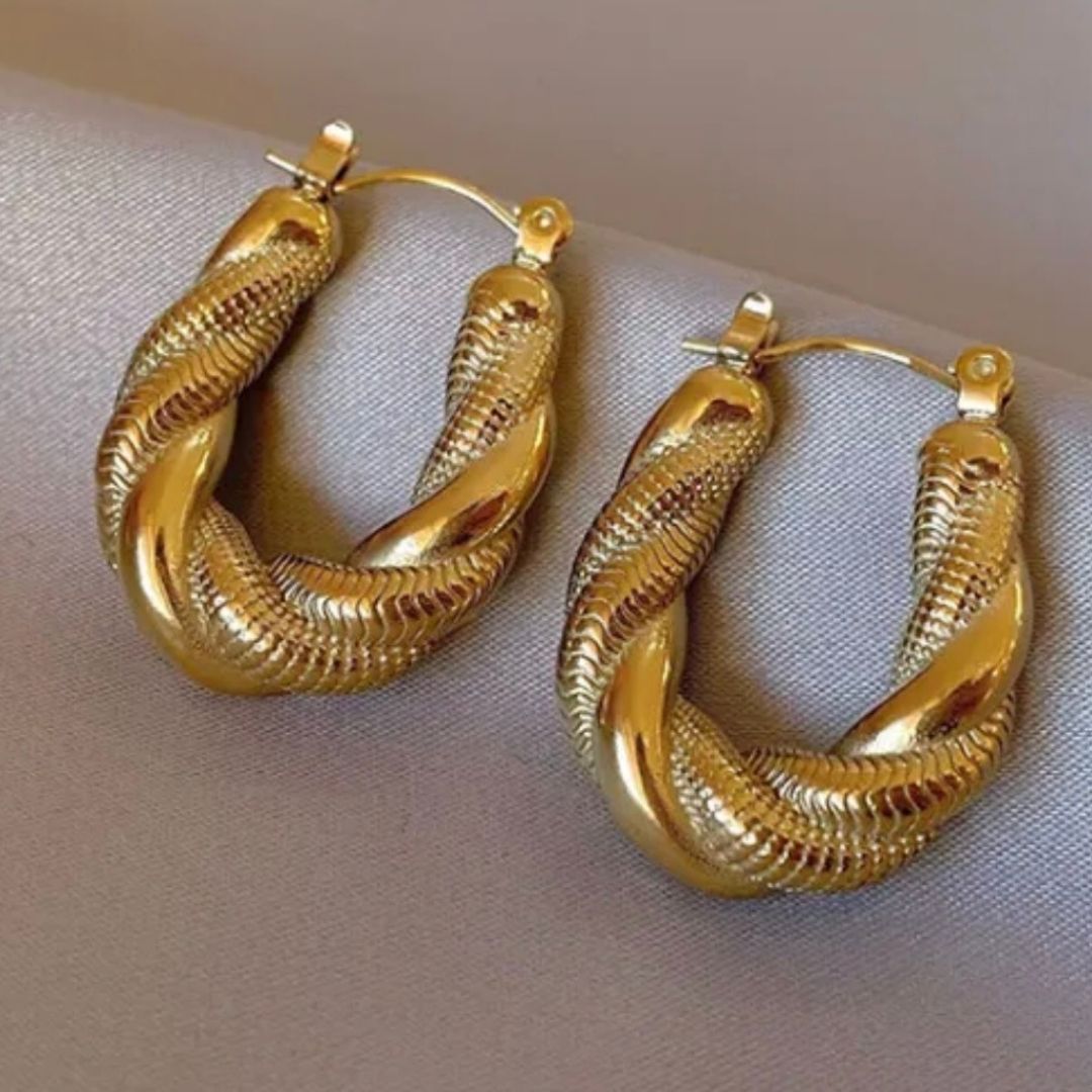 VINTAGE GOLD HOOP EARING