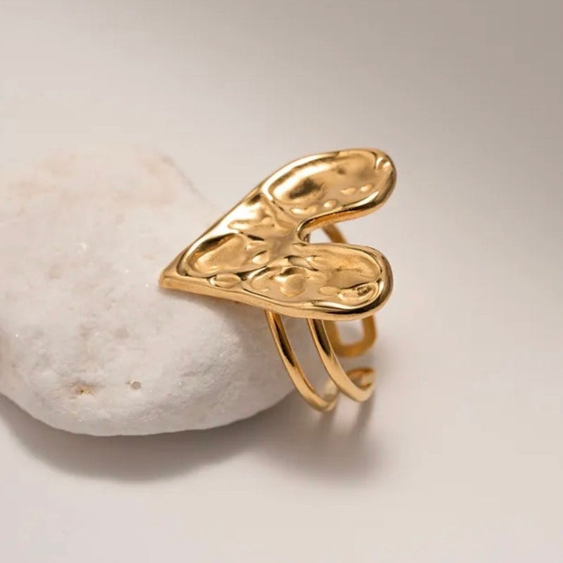 GOLD HAMMERED HEART RING