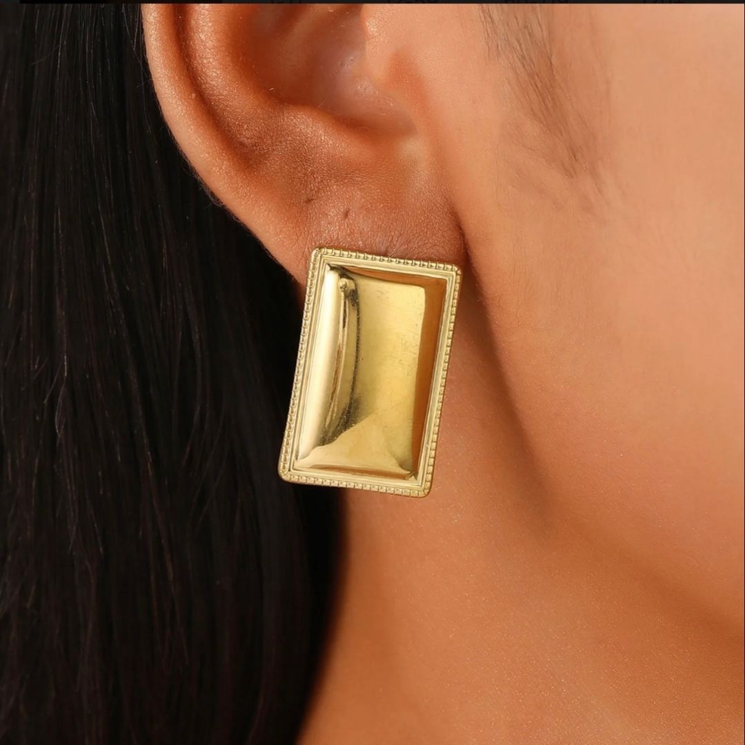 GOLD STATEMENT STUDS